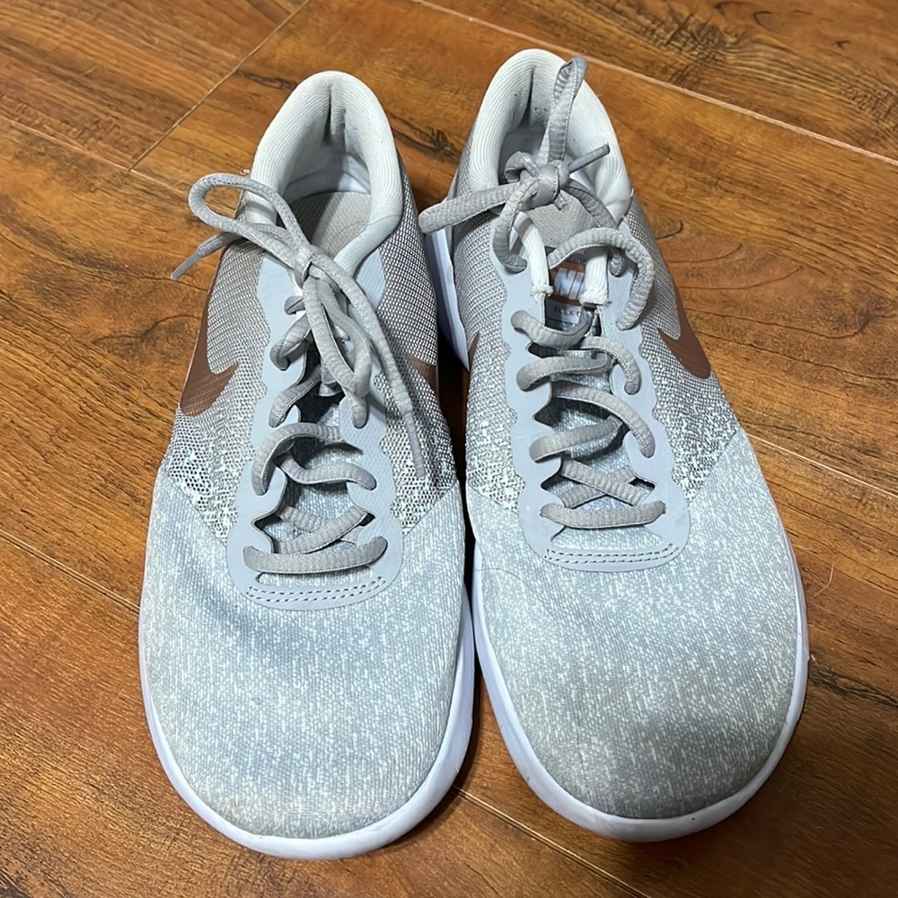 Lightly used Nike shoes size 8